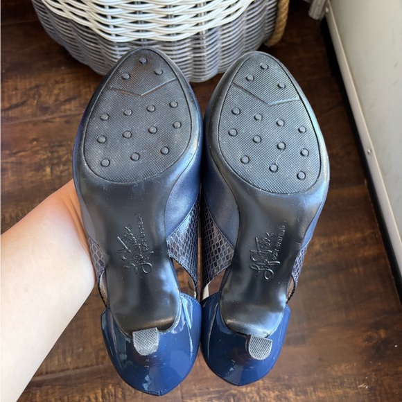 Life Stride Navy Heels - Picture 7 of 8